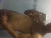 Masturbandome mientras todos 