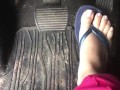 @tici_feet | Acelerando (prévia) - Pedal pumping wearing havaianas with french tips! (preview)