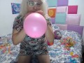 ElyRainbow Argentina Exploding a big pink balloon