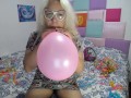 ElyRainbow Argentina Exploding a big pink balloon