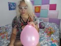 ElyRainbow Argentina Exploding a big pink balloon