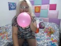 ElyRainbow Argentina Exploding a big pink balloon
