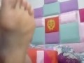 Ely Rainbow Argentina Mostrando los pies super casera pero caliente