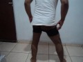 Striptease amador, homem peludo com seu grande pau