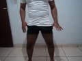 Striptease amador, homem peludo com seu grande pau