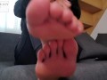 #260 - Embrase et lèche mes pieds sans vernis en leggings