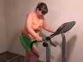 Naked bbw milf on treadmill running and masturbating.