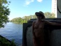 Эксгибиционистка гуляет на Москва Реке Нудисткий Пляж Серебряный Бор