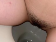 友達の家のトイレでおしっこ撮影