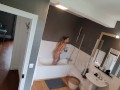 Je me touche dans le bain