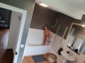 Je me touche dans le bain