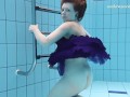 Juicy pussy Lenka swimming