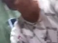yuli cantando en la ducha