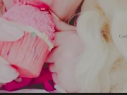 The cupcake striptease 