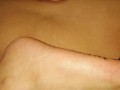 Chica cachonda obtiene creampie mientras rebota en una polla dura