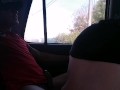 Milf Culona Blanca de Tetas Pequeñas Naturales Gimiendo Rico en el Auto