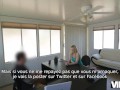 VIP4K. Blonde aime l'idée des prêteurs d'approuver le crédit pour la chatte