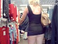 Robe sans culotte bien trop courte en public, et flashing