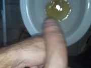 boy do pau pesado, mijando e com vontade de leitao macho.