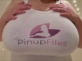 See Sara Willis pull up her tank top showing her massive tits in focus cam