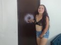 Estoy orinando  no sale del baño. tendré que orinarme los pantalones - SofiLovee