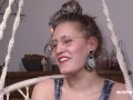 Ersties: Ines fesselt und anschließend befriedigt sich selber