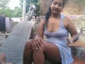 la manicurista me da una rica mamada en publico