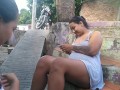 la manicurista me da una rica mamada en publico