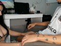 Enquanto ele assiste  jogo eu me afogo no cacete dele até gozar