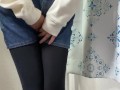 デニムミニスカートでおしがましておちびりおもらし