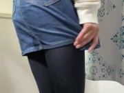 デニムミニスカートでおしがましておちびりおもらし