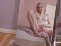 Ersties: Die blonde Jolien spielt gerne Fußball und steht auf sexy Dessous