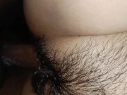 Me follo a una latina cachonda de vagina peluda, en casa de su marido.