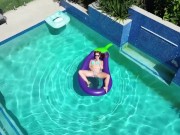 Rubbing my pussy in the pool