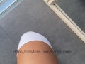 Porca italiana convince il giardiniere a tradire la sua ragazza con lei ( dialoghi italiani )