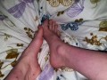 Spiele ein bisschen mit meinen Füßen 🤭🥰