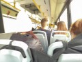 Незнакомец показал мне свой член в автобусе полным людей и я отсосала его