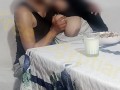 ملفاية مصرية وهي بتاكل و تتفرج في مسلسل محمد رمضان العمدة يعزم عليها عيل ابن زوجها نيكة بعد رفض