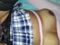 Mi colegiala sexy me dice que le encanta mi verga.