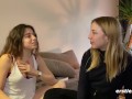 Ersties - Facesitting und heiße Finger-Action mit Kara und Zoe aus Berlin