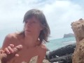 Vacanze a Ibiza part#1. Matura troia succhia il cazzo in spiaggia nudisti. Amatoriale POV