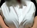 最初は恥ずかしがってたのにだんだん声が我慢できなくなってくる敏感巨乳彼女の胸揉み
