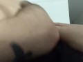 Mec tatouer baise une fille a gros seins