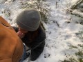 PETITE RANDONNEUSE ME SUCE DANS LES BOIS SOUS LA NEIGE