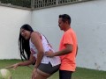 chica pierde apuesta jugando bascketball, y tiene que pagar con su rico y apretado coño