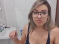 YouTuber gostosa sensualiza com os peitos balançando