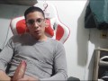 Gamer man jerks off in front of his Stream camera!