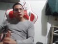 Gamer man jerks off in front of his Stream camera!