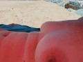 J'exhibe ma chatte et mes seins sur la plage publique