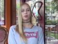 Ersties - Blondine Sirena bringt ihre rasierte Muschi zum Höhepunkt